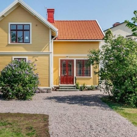 Casa Fontenay Charmig Laegenhet Naera Stadsparken Och Vaettern Hjo Exterior foto